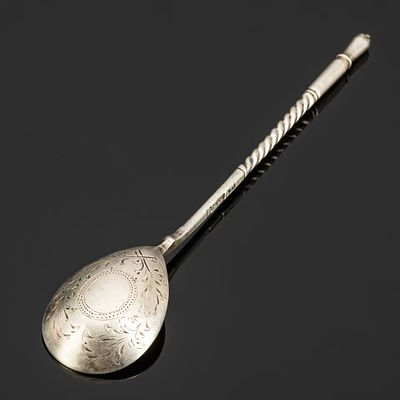Ложка чайная с витой ручкой и растительным декором с картушем на черпале, мастер-монограммист 