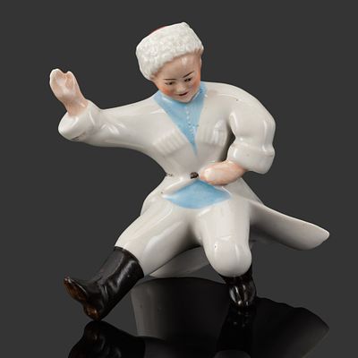 Статуэтка "Танцующий казачок", скульптор Сотников А.Г., фарфор, роспись, Дулевский фарфоровый 