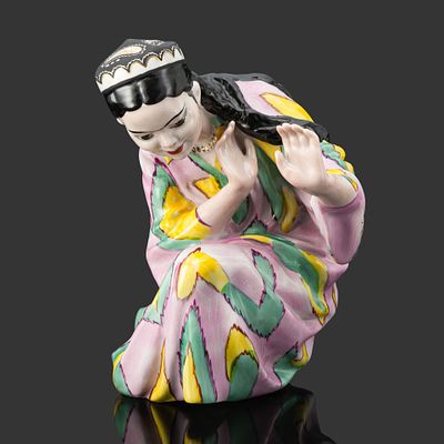 Статуэтка "Танцующая узбечка" ("Узбекский танец"), автор модели О. П. Рапай, фарфор, роспись 