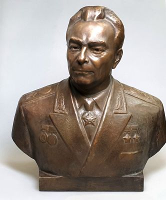 [1976] Леонид Брежнев, 1976, В.43 см, бронза, вес 14,5 кг. Скульптор Виктор Сонин. Клеймо в 