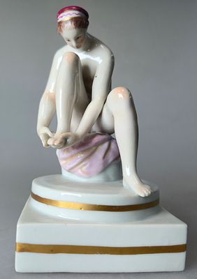 [1890-е] Купальщица. В. 12 см, 1890-е, Volkstedt [Фолькштедт], Тюрингия, фабричная марка, без 