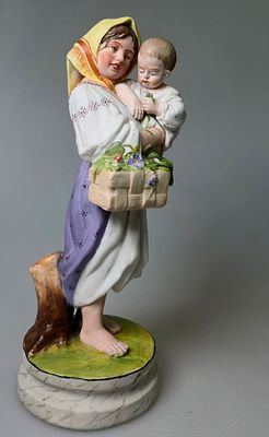 [1920-е] Девочка с ребёнком на руках. 1920е, В.26 см, Вербилки, фабричная синяя марка, марка в 