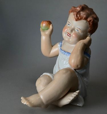 [1930-1939, опубликовано] Пупс с яблоком, 1930-1939, В.17 см, фабрика Городницы, без марки, без 
