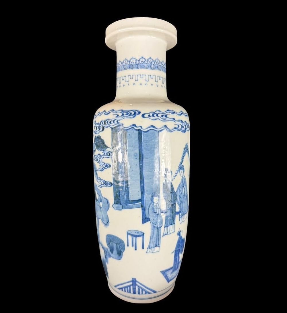 A Fine Chinese Kangxi Style Blue And White Porcelain Vase, Qing Dynasty. Chinese Kangxi style 