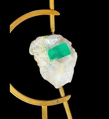 AMAZING Emerald Gemstone In Original Quartz Directly From The Muzo Mines. ***DUE TO THIS LOT