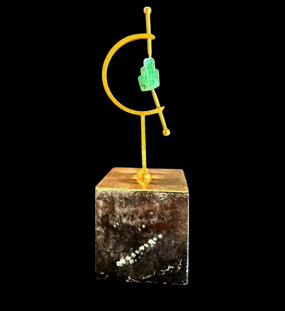 AMAZING Natural Uncut Emerald Gemstone Directly From The Muzo Mines In Colombia. ***DUE TO THIS 