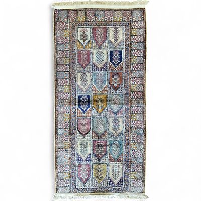 Persian Oriental Mihrab Prayer Rug. Measures approximately 31" x 64" 
Please copy and paste the 