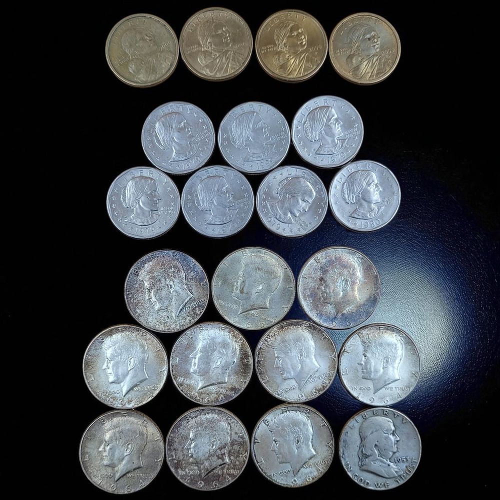 22Pc Collection Of Susan B. Anthony, Sacagawea Dollar Coins & Kennedy, Franklin Half Dollar Coins. 