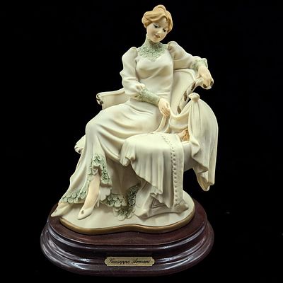 Giuseppe Armani Figurine: "Tender Love" 692F With Original Box. Giuseppe Armani Figurine: 