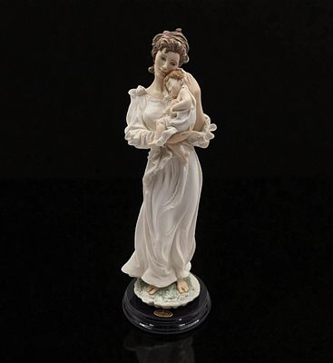 Giuseppe Armani Figurine: "Bliss" 386F With Original Box. Box measures approx. 9 1/4" X 17" X 