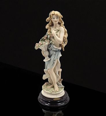 Giuseppe Armani Figurine: "Spring" 181C With Original Box. Box measures approx. 7 1/2" X 16" X 