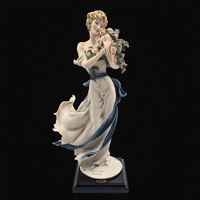Giuseppe Armani Figurine: Limited Ed. 2002 Members Only Figurine "Belle" 1528C With COA And Box. 
