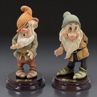 Giuseppe Armani Figurines: Walt Disney's "Sneezy" 914C & "Bashful" 916C With Original Box. Giusep 