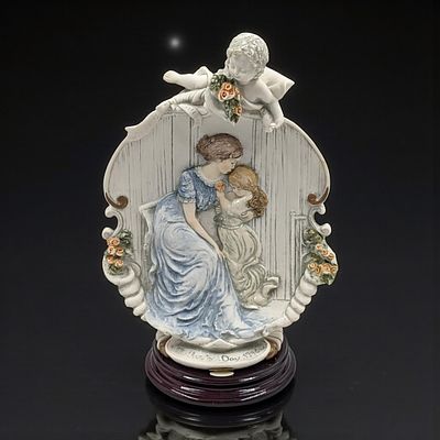 Giuseppe Armani Figurine: "1996 Mother's Day Plaque" 341C With Original Box. Box measureS 