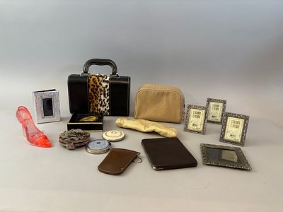 Job lot of items including a jewellery case, mirror compacts, a selection of picture frames 