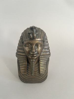 Ebros Bronzed Cobra and Vulture Mask of King Tut Bust. Crafted from bronze-finished resin and 