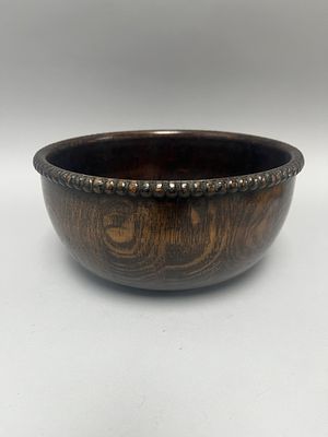 A dark brown vintage wooden bowl with a beaded rim, measuring 26 cmS in diameter.