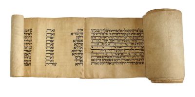 מגילת אסתר על גויל - ארצות המזרח המאה ה-19 . מגילת אסתר כתובה על ידי סופר מומחה בכתיבה ספרדית 