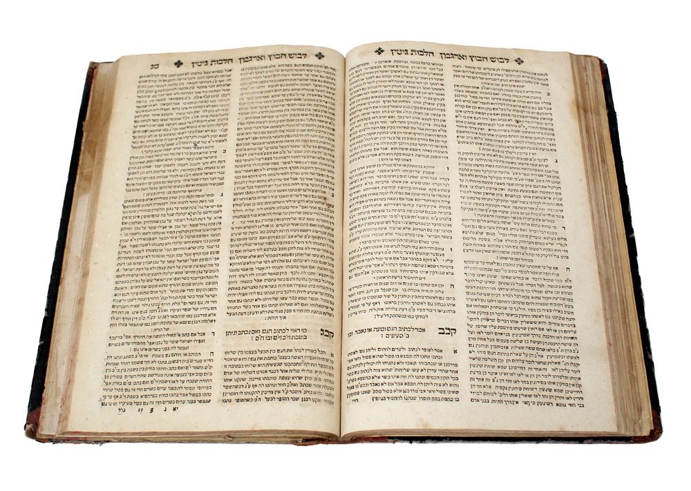 Two Early Books! Levush Habutz VeArgaman – Prague, 1609 / the Re'em on the Torah – Venice, 1545
. 