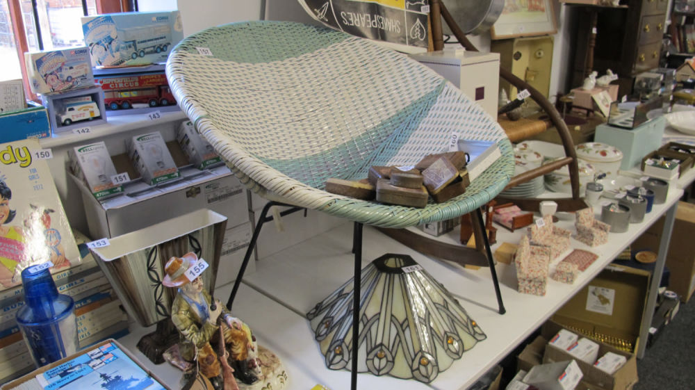 Lot 157: retro 1960's Satellite chair