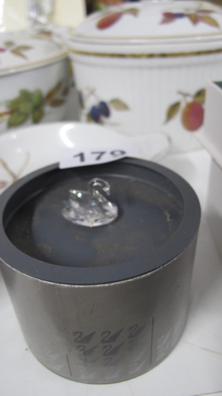 Lot 179: Swarovski swan crystal