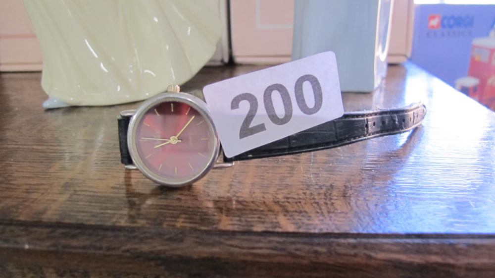 Lot 200: ladies red faced Reflex watch