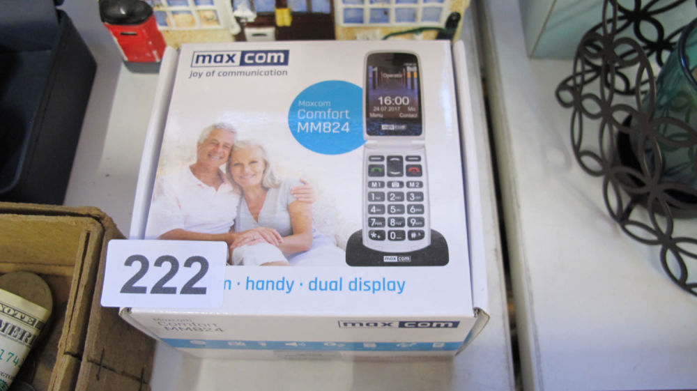 Lot 222: BNIB Maxcom comfort MM824 easy to use big...