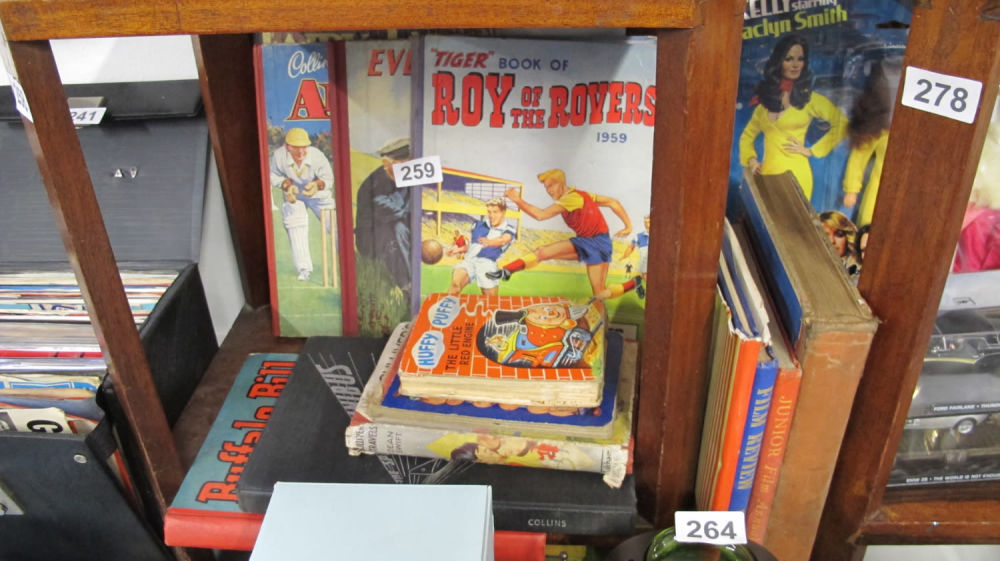 Lot 259: A large collection of vintage annuals and comic...