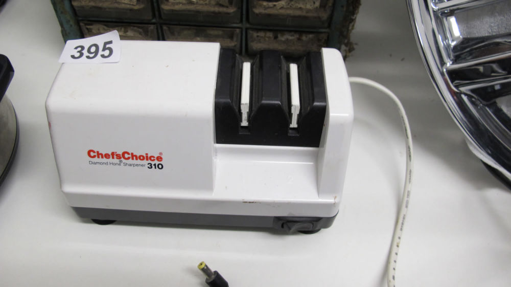 Lot 395: Chefs choice 310 knife sharpener