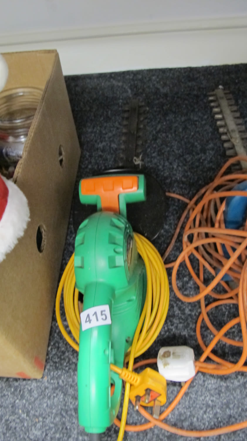 Lot 415: electric bush trimmer