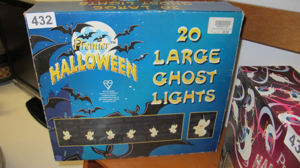Lot 432: 20 large ghost lights