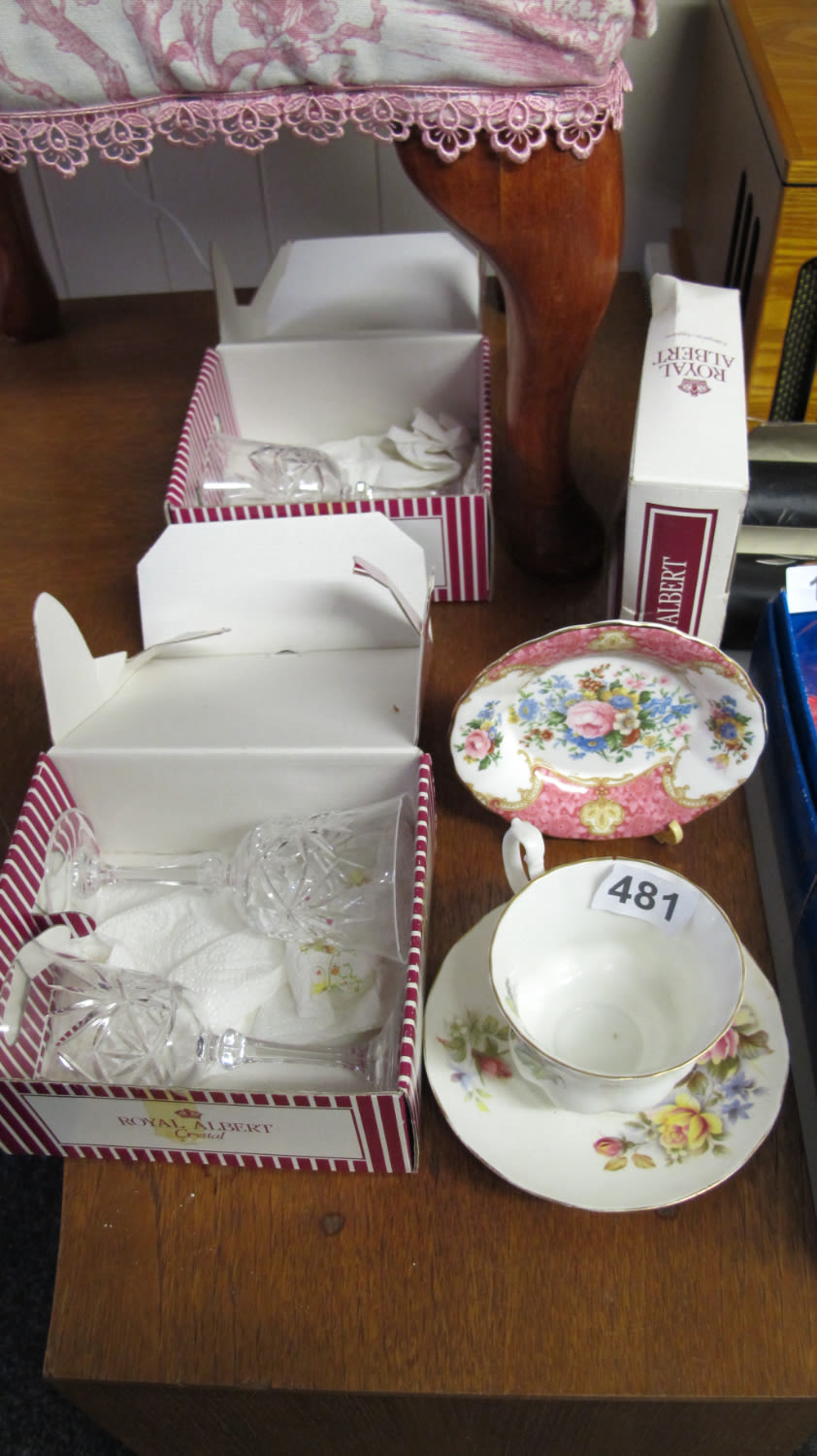 Lot 481: Collection of various Royal Albert fine china items