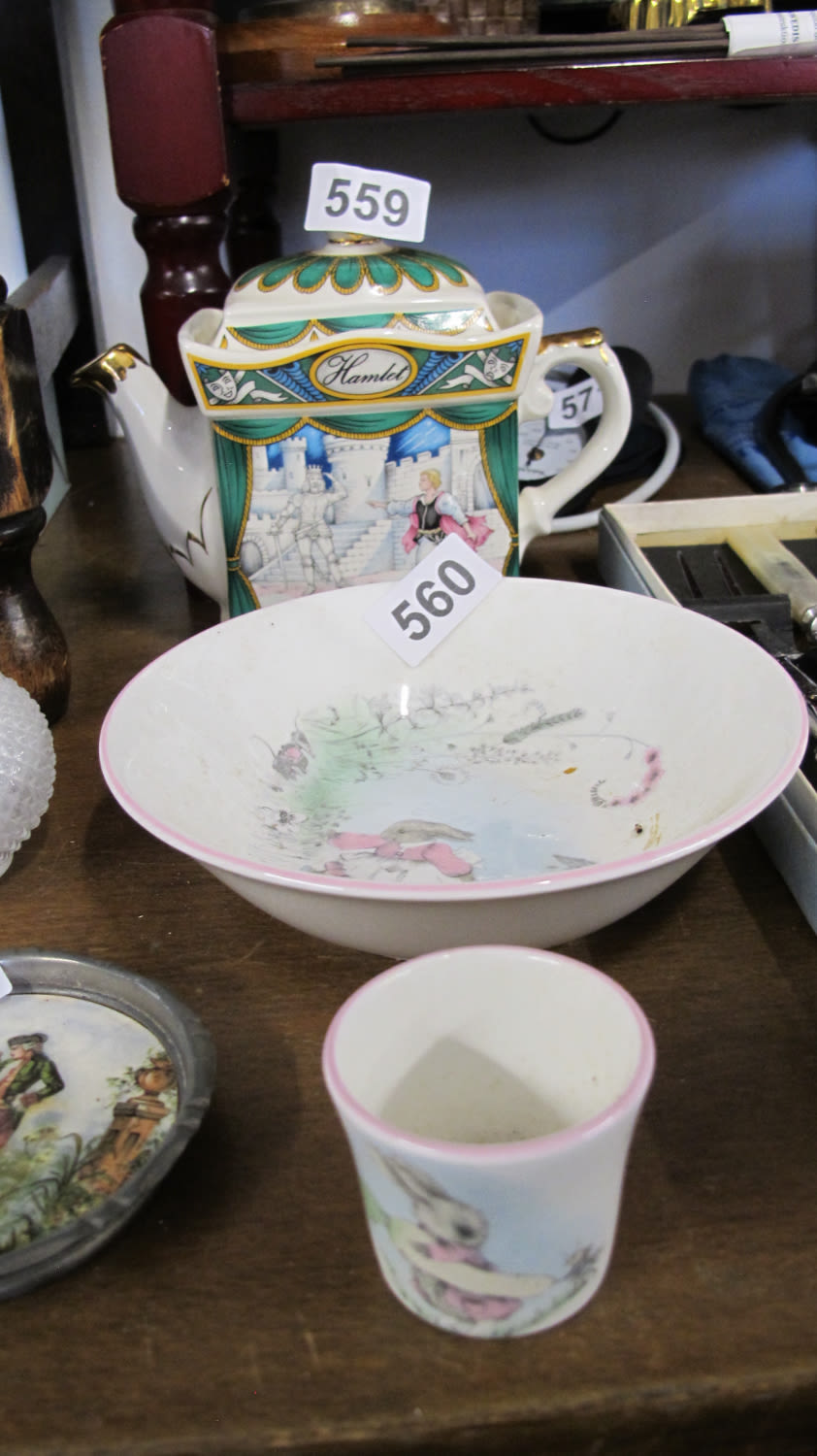 Lot 560: Elizabethan bunny bowl and egg cup