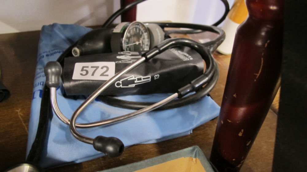 Lot 572: blood pressure monitor and stethoscope for doctors and...