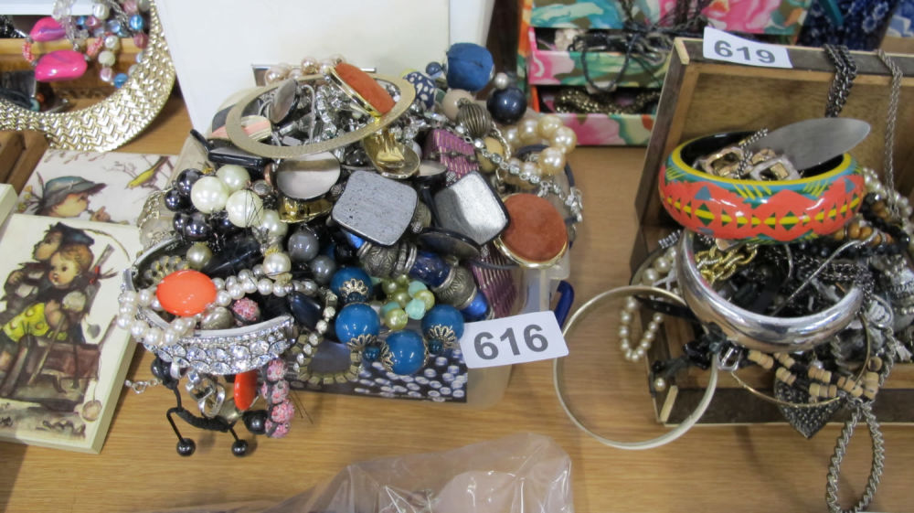 Lot 616: collection of costume jewelry