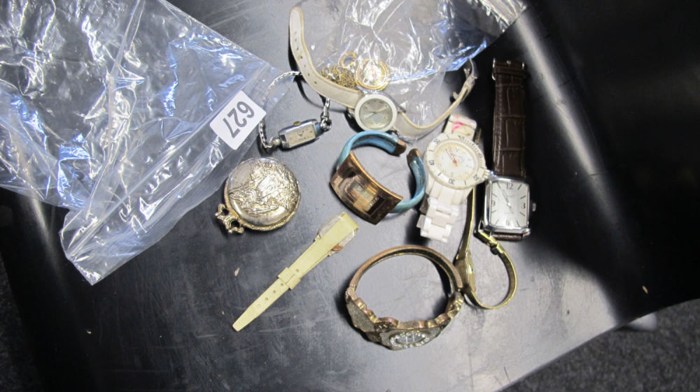 Lot 627: collection of various watches