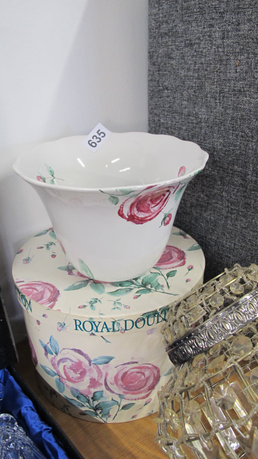 Lot 635: Royal Doulton Tall bowl
