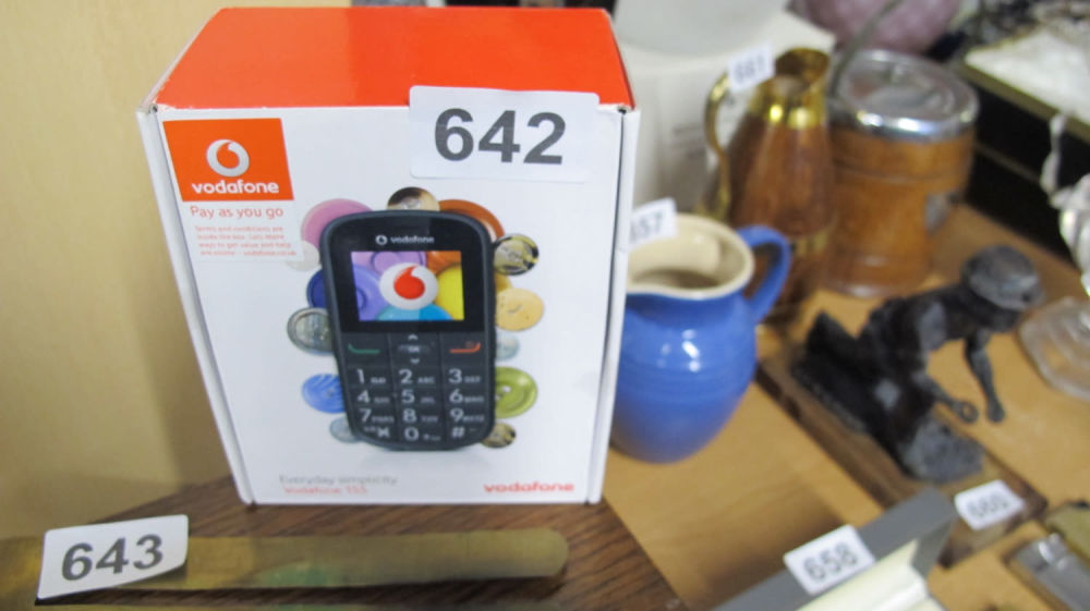 Lot 642: Vodaphone everyday simplicity easy to use mobile phone...
