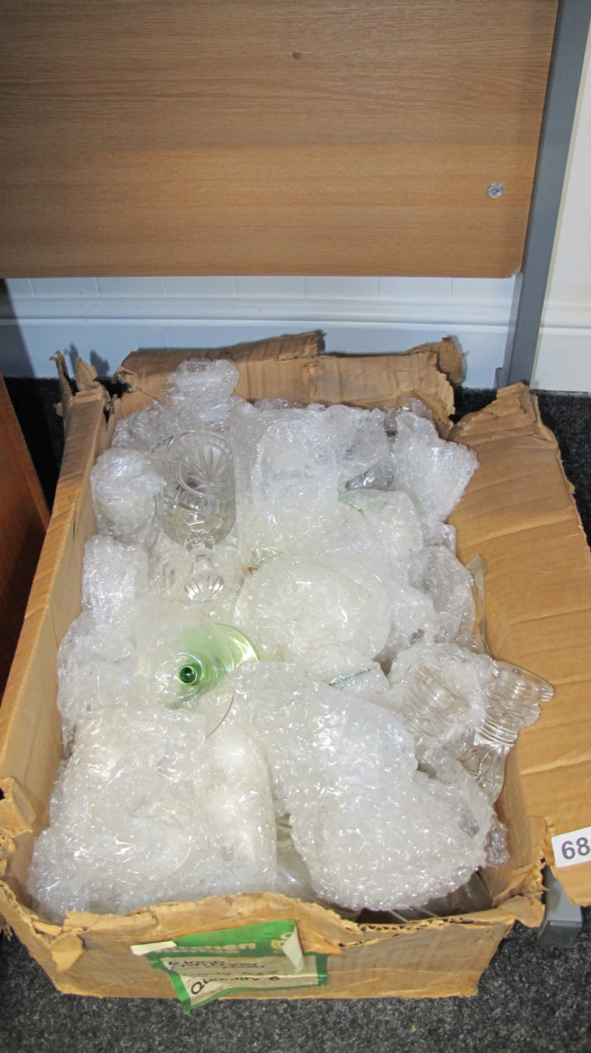 Lot 686: box of misc crystal and glassware