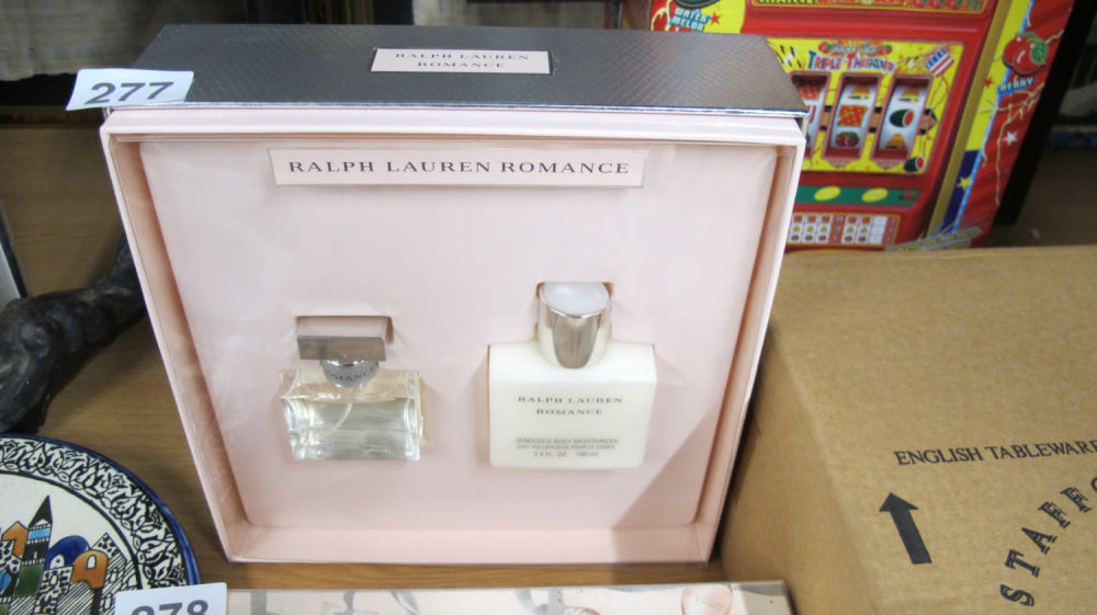Lot 277: Ralph Lauren Romance ladies perfume gift set