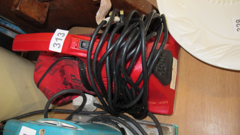 Lot 313: Dirt Devil vacuum cleaner