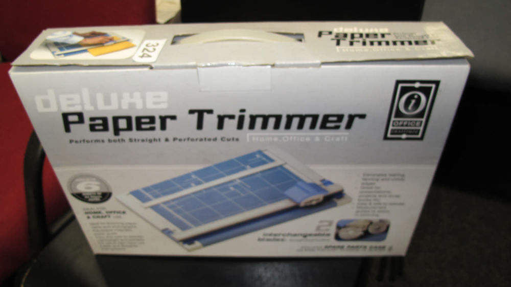 Lot 324: Deluxe paper trimmer
