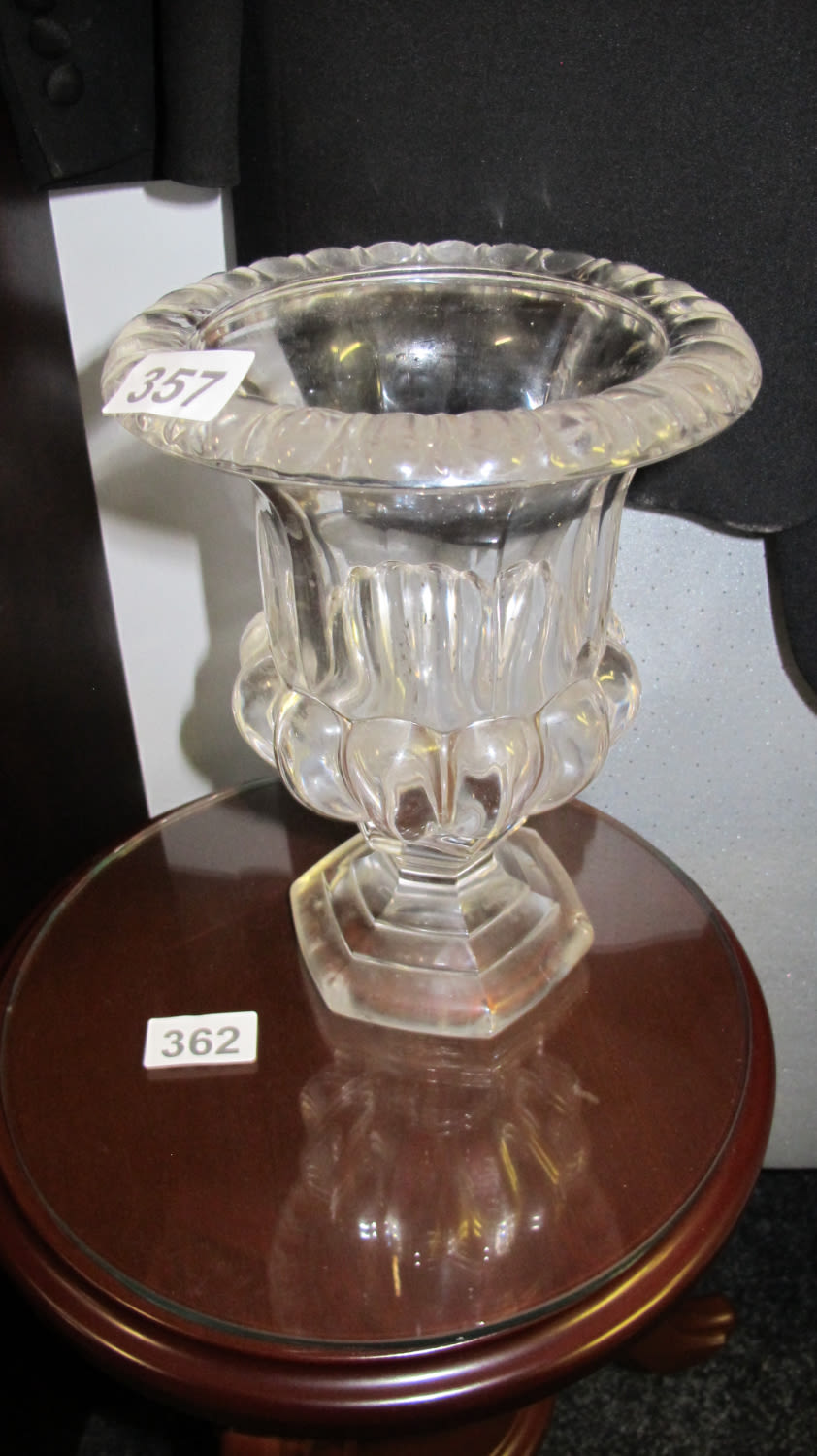 Lot 357: Glass urn