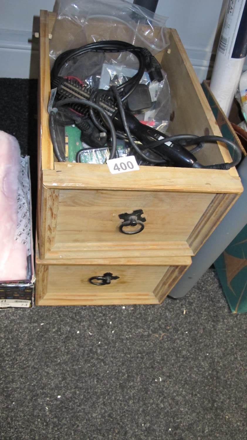 Lot 400: 2 drawers of misc.