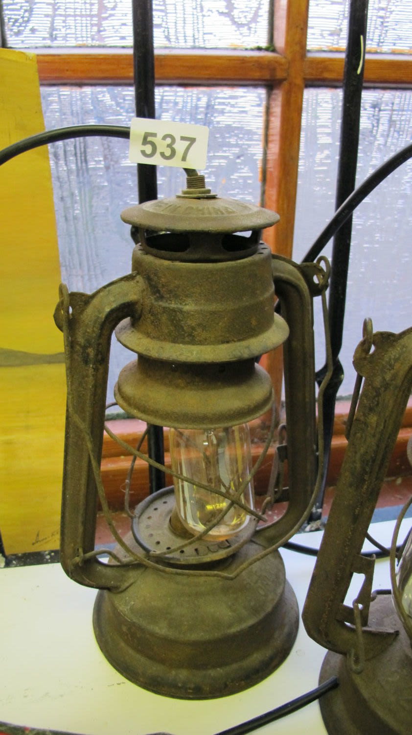 Lot 537: Hurricane lamp converted to electricity