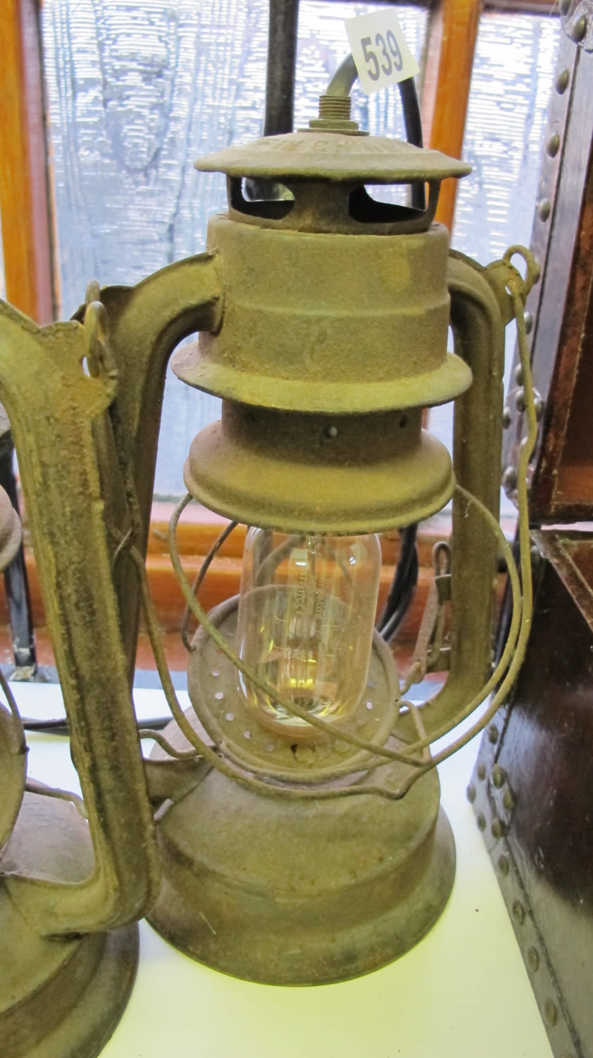 Lot 539: Hurricane lamp converted to electricity
