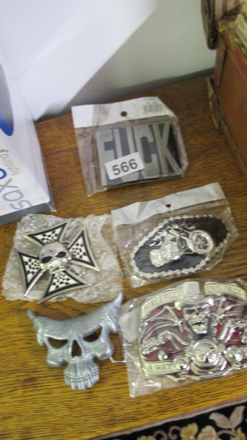 Lot 566: Collection of belt buckles