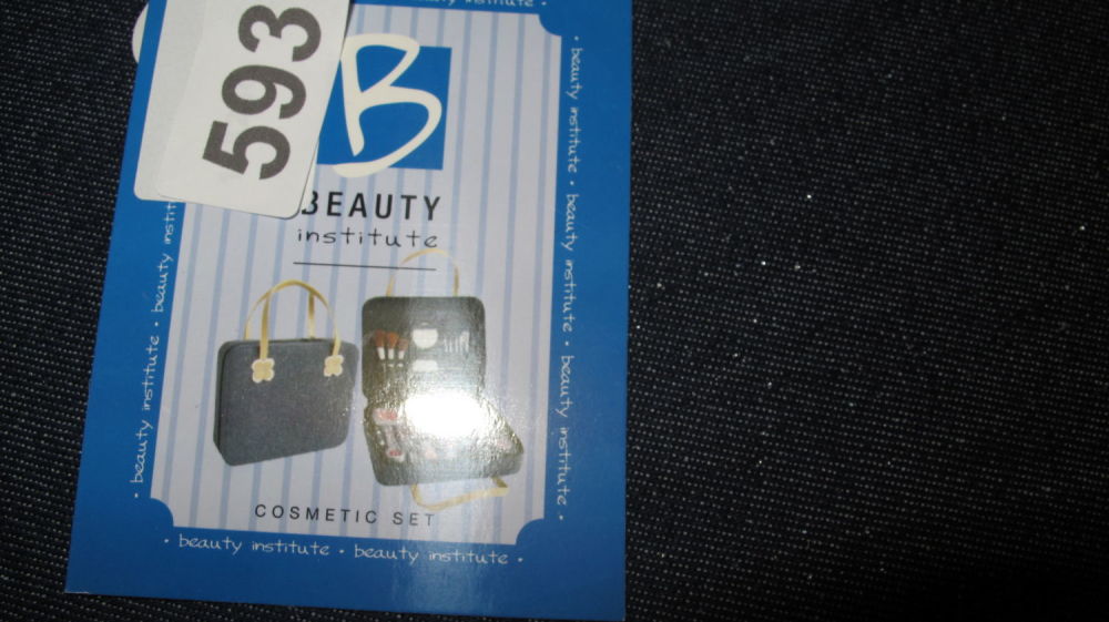 Lot 593: Beauty Institute cosmetic set