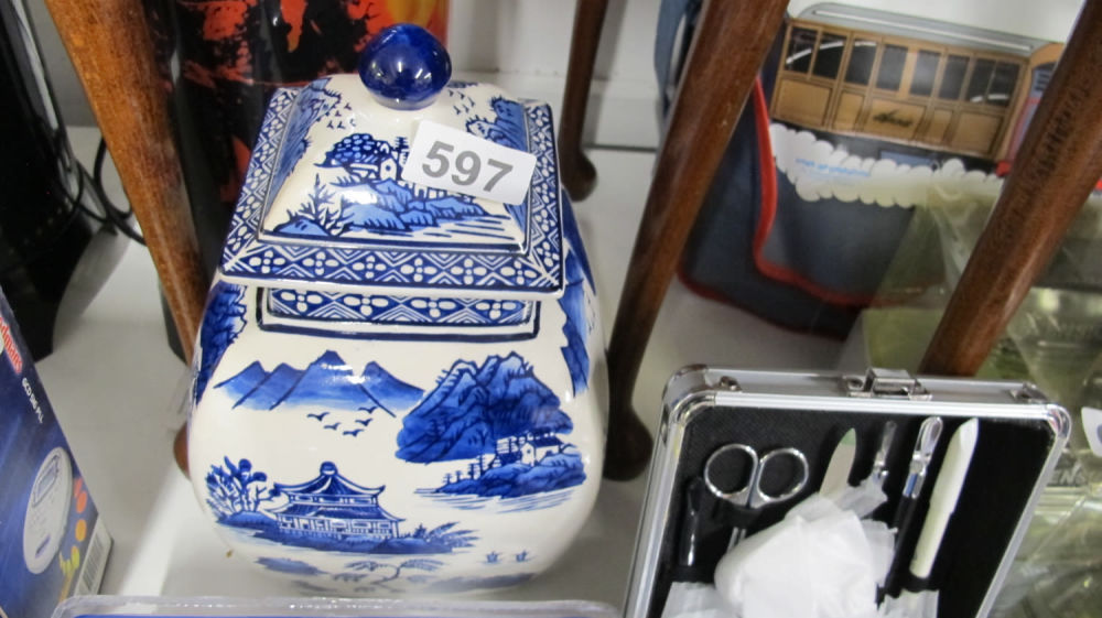 Lot 597: Oriental style tea caddy