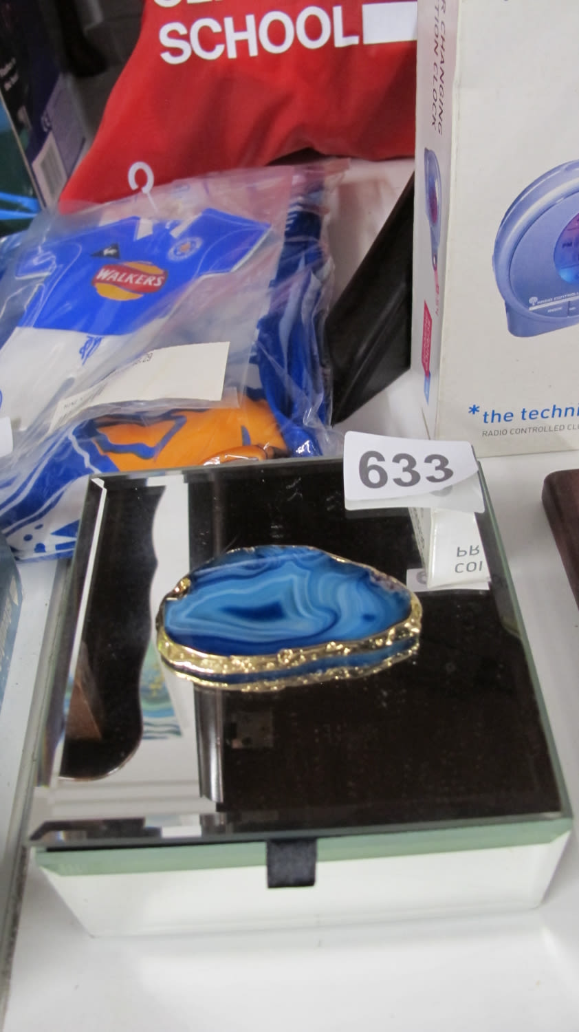 Lot 633: Mirrored trinket box